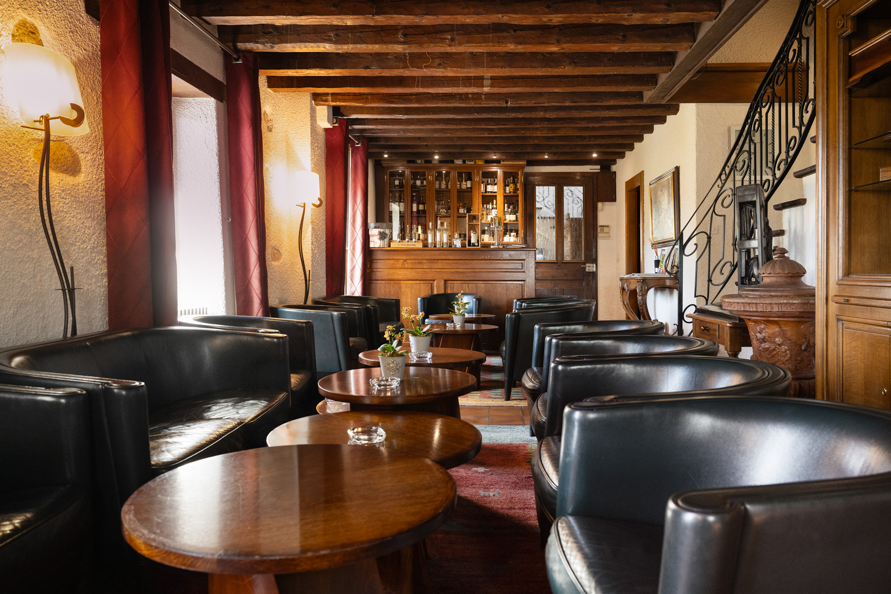 domaine-de-chateauvieux_le-bar-fumoir-1